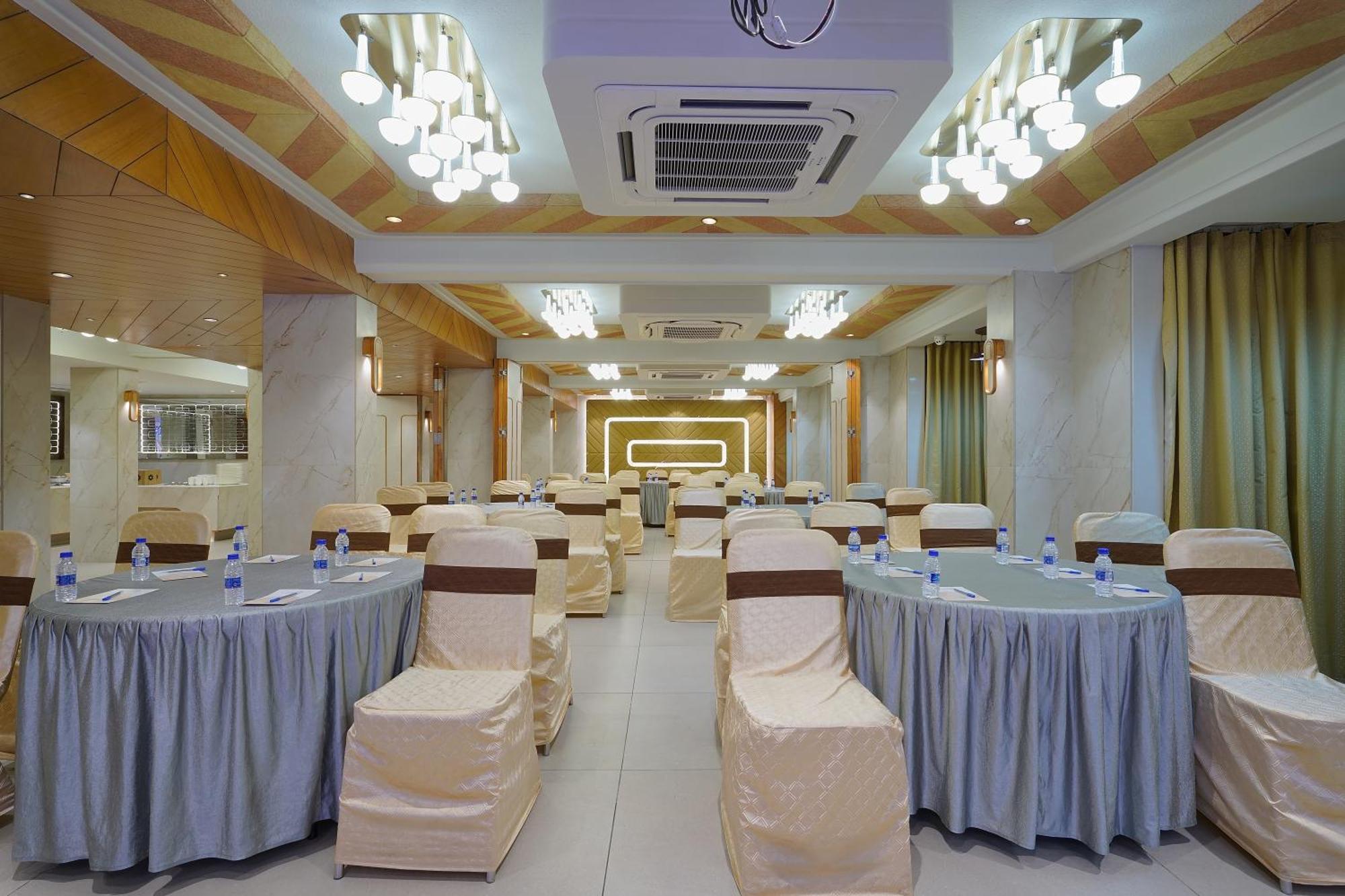 Artilla Inn Amhedabad Dış mekan fotoğraf