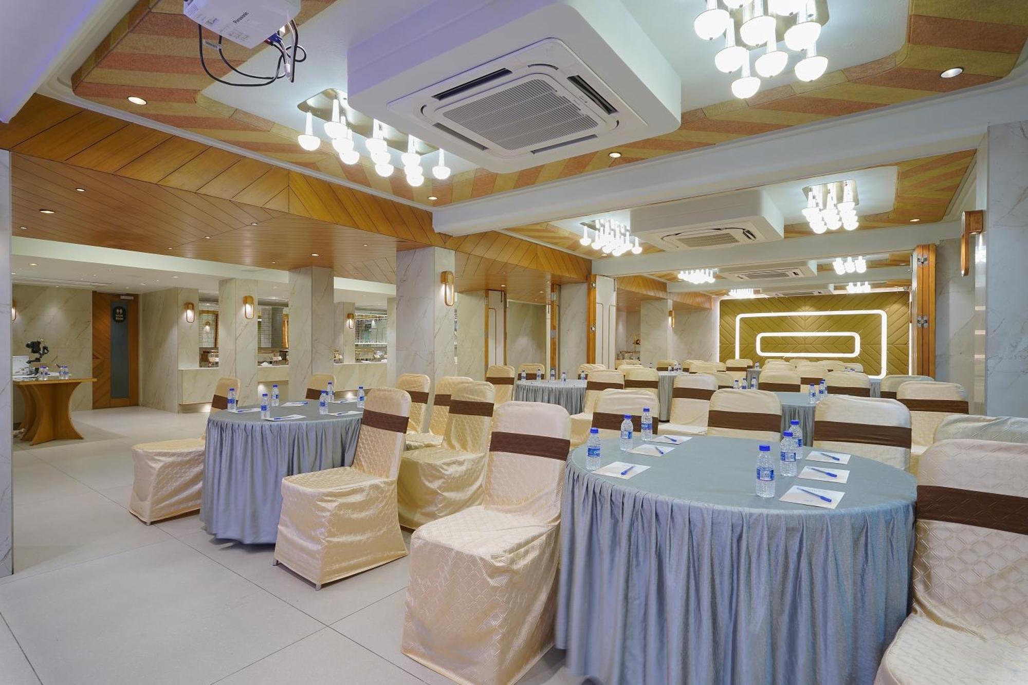 Artilla Inn Amhedabad Dış mekan fotoğraf