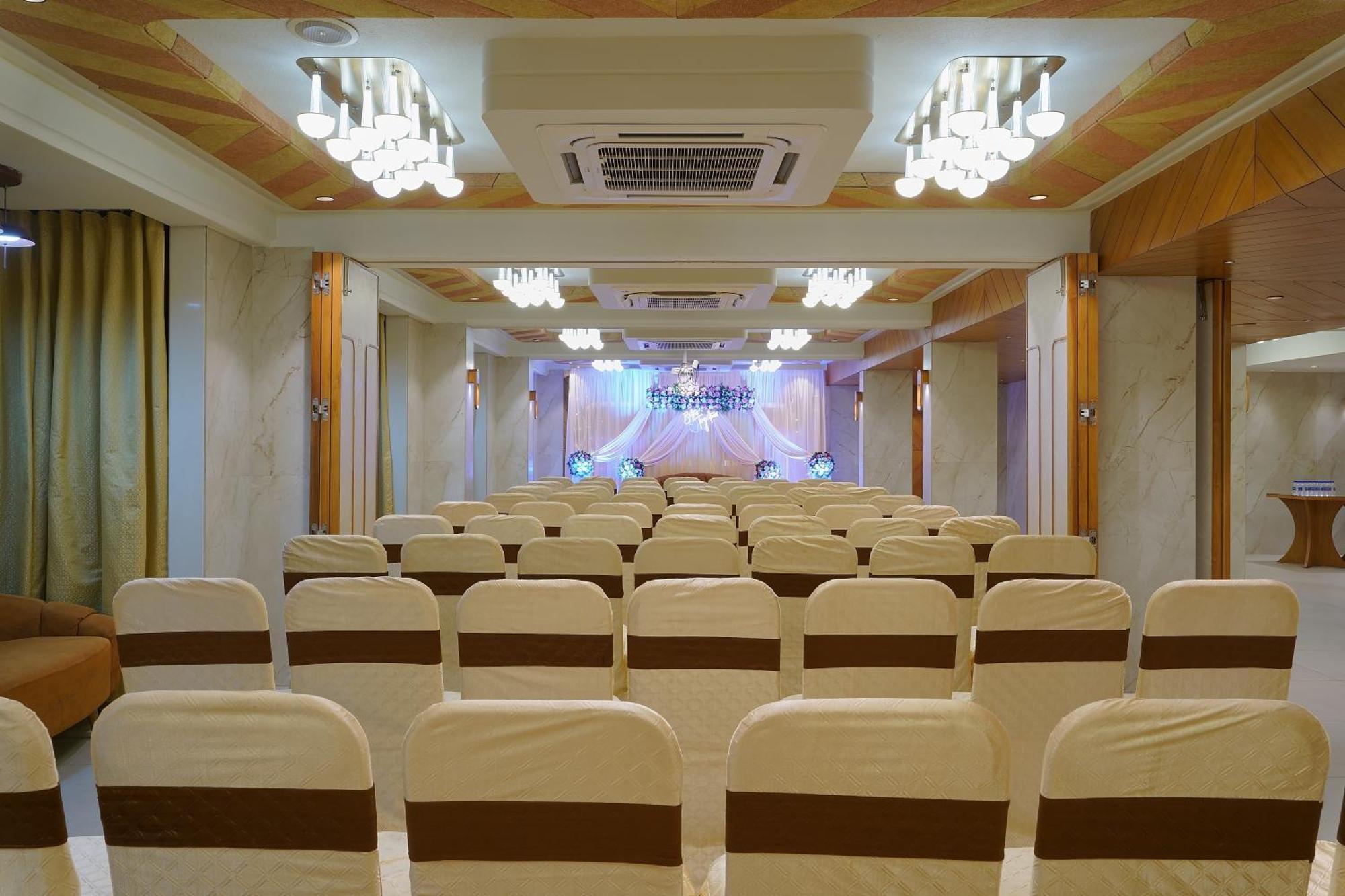 Artilla Inn Amhedabad Dış mekan fotoğraf